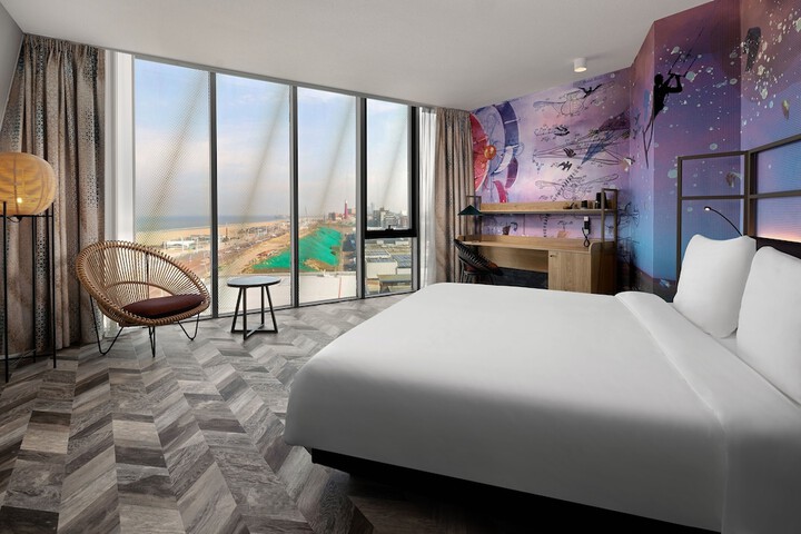 Room 8 of 41