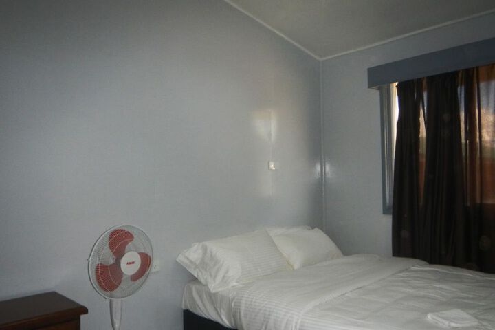 Room 16 of 80