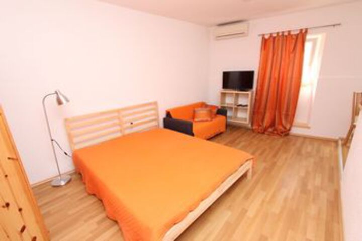 Room 10 of 42