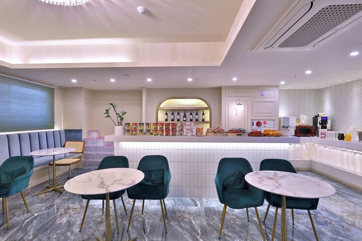 Hotel Interior 9 of 40