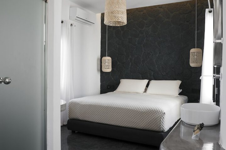 Room 16 of 211