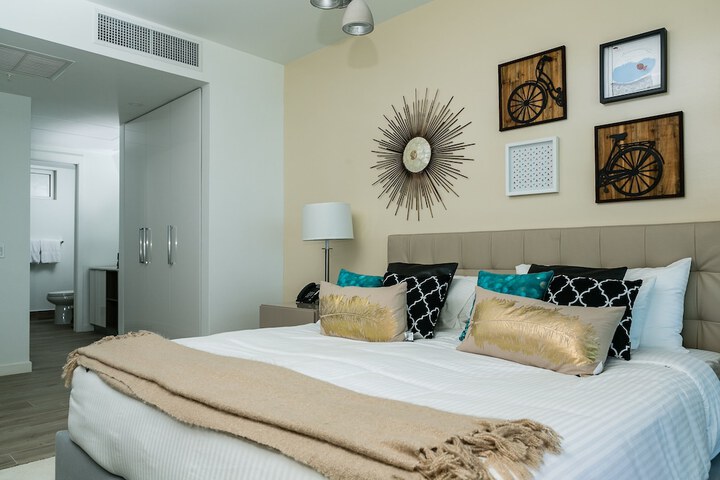 Room 5 of 400
