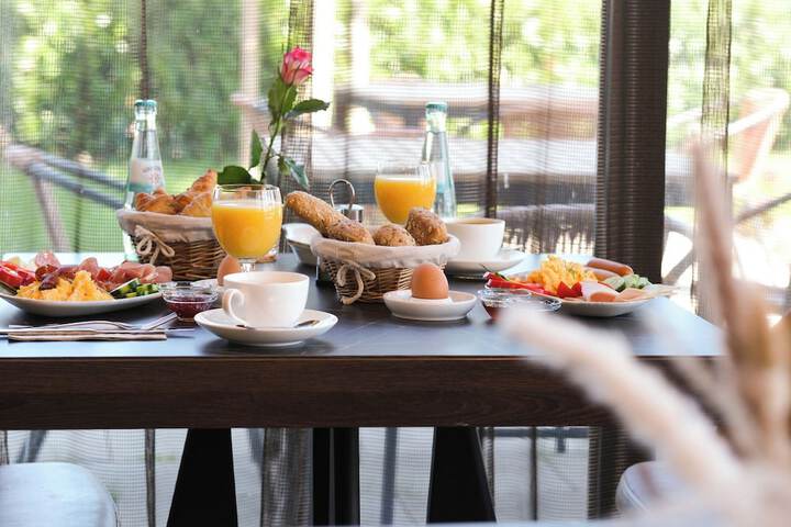 Breakfast/Coffee Service 70 of 88