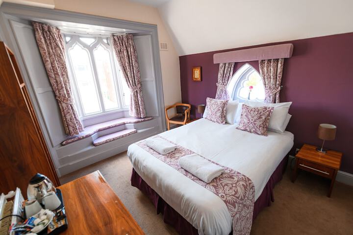 Room 8 of 28