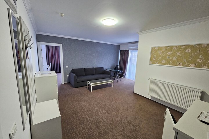 Room 13 of 34