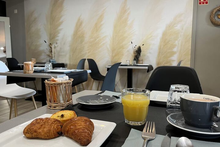 Breakfast/Coffee Service 28 of 34