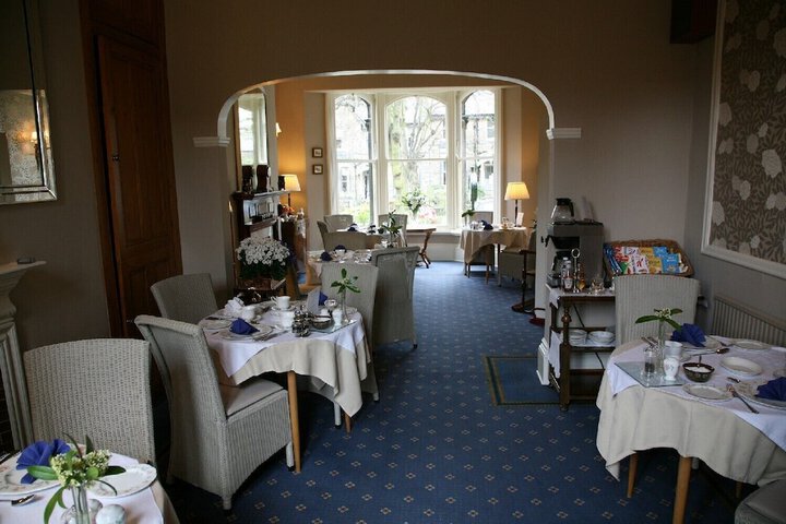 Dining 16 of 21