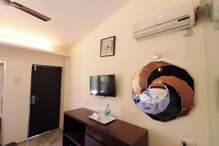 Room 14 of 102