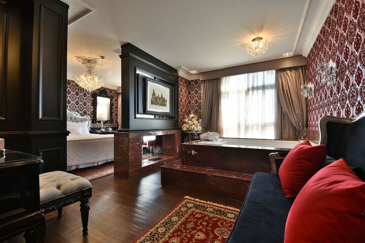 Room 21 of 122