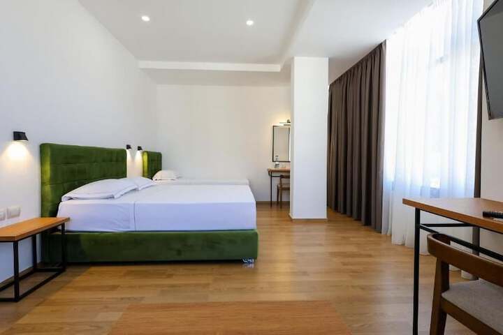 Room 19 of 114