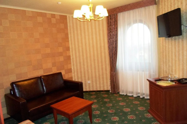 Room 5 of 12