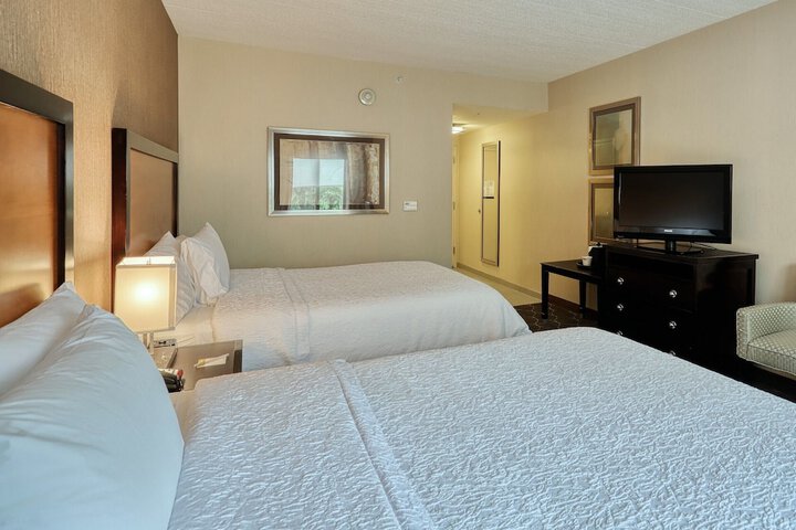 2 Queen Beds (1 of 5)