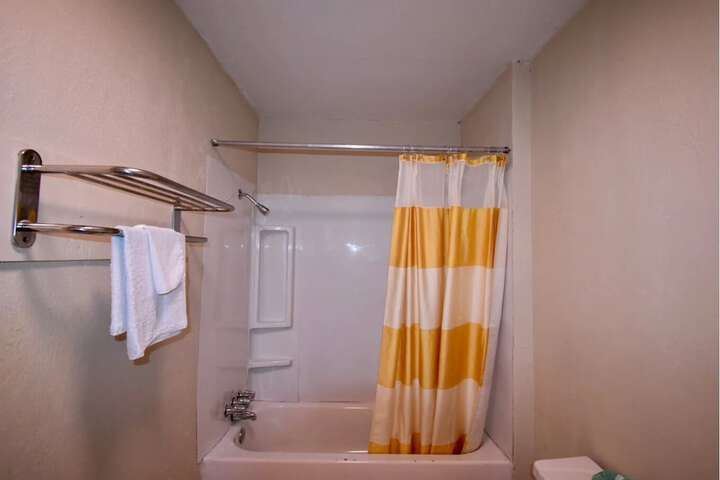 Room 8 of 9
