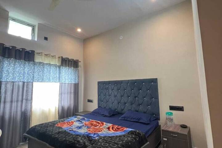 Room 8 of 12