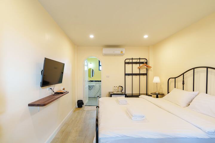 Room 6 of 25