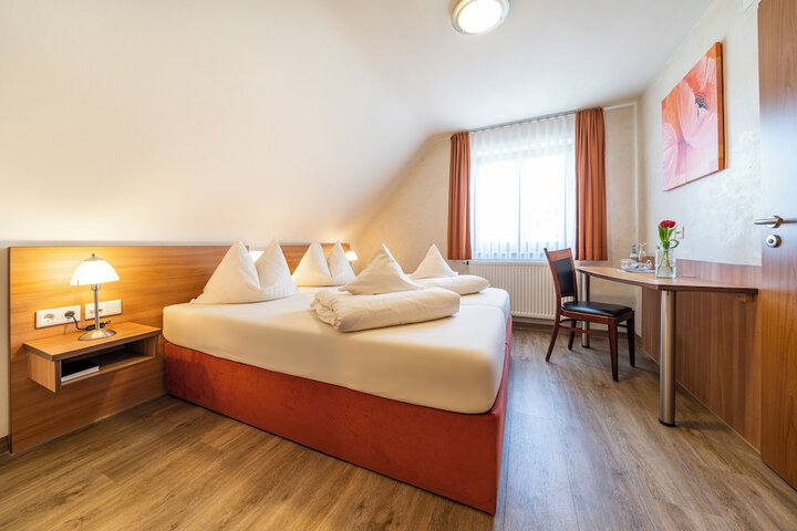 Room 16 of 36