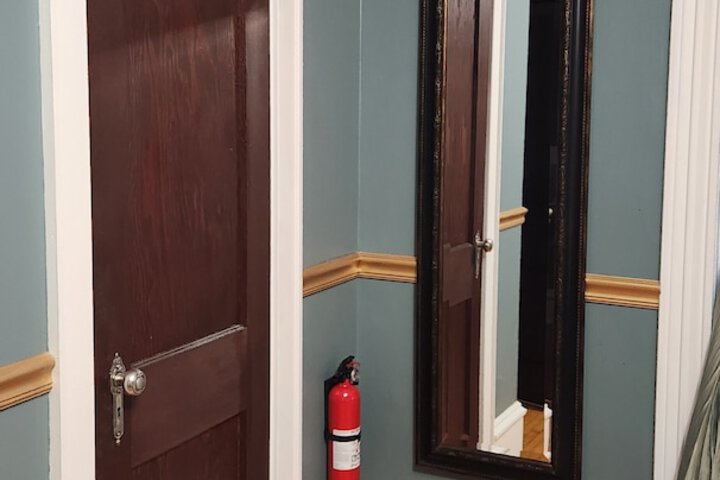 Room 8 of 83