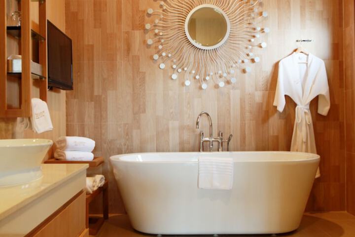 Jetted tub