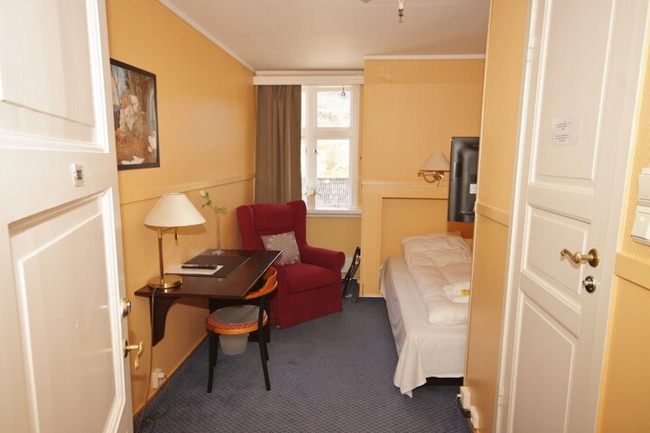 Room 16 of 74