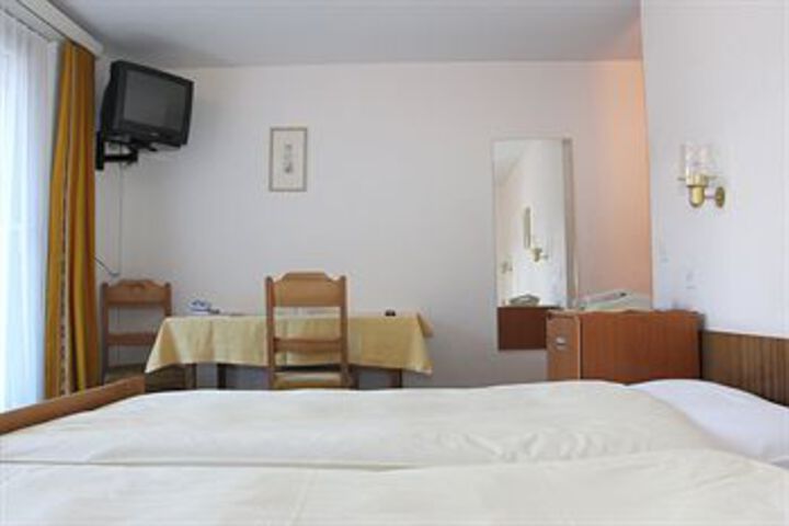 Room 38 of 53