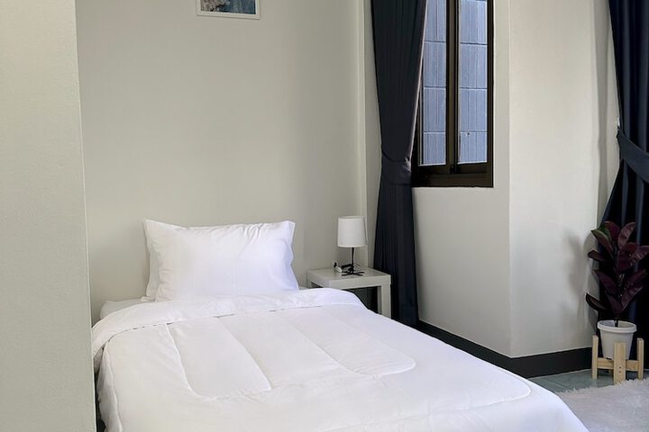 Room 28 of 80