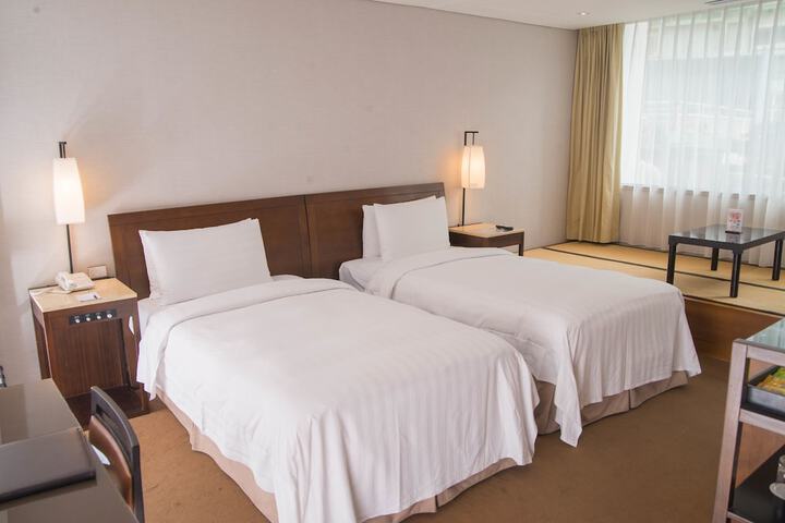 Room 13 of 62