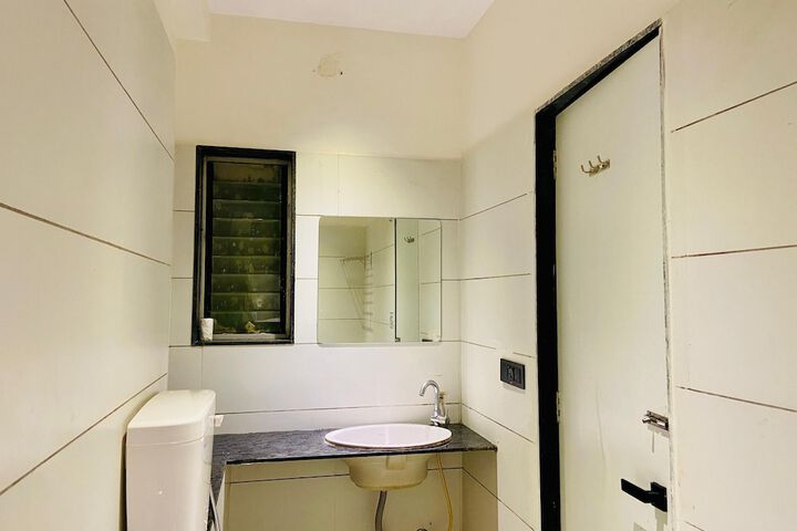 Room 25 of 43