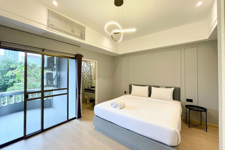 Room 44 of 186