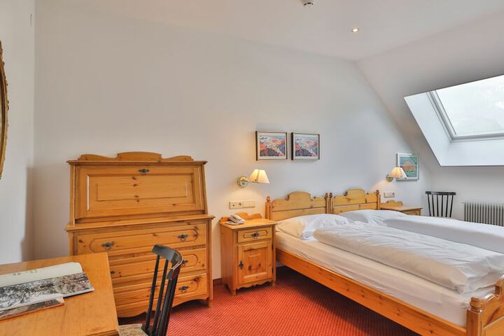 Room 5 of 120