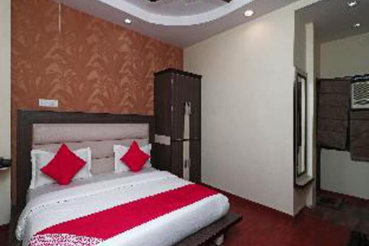 HOTEL SHANTI PALACE