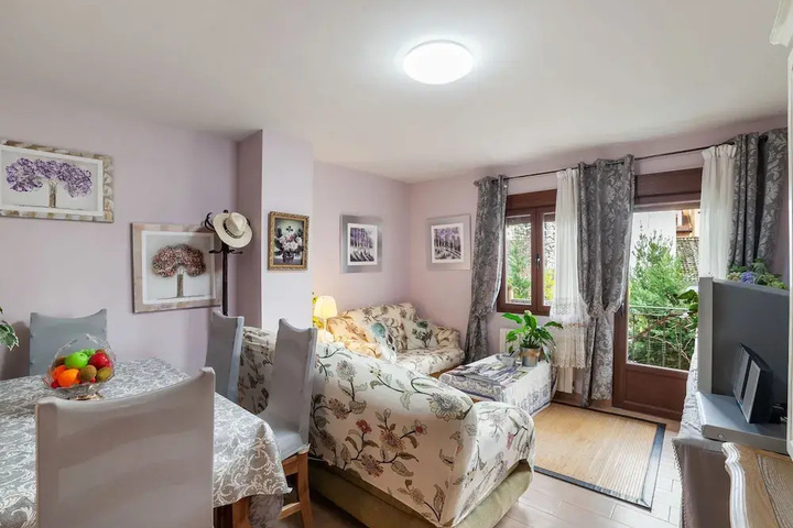 Room 5 of 18