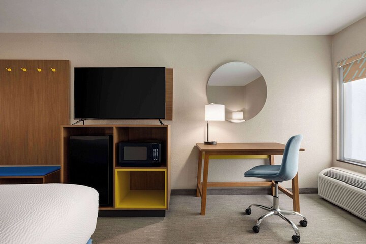 1 King Bed Mobility Accessible (6 of 14)