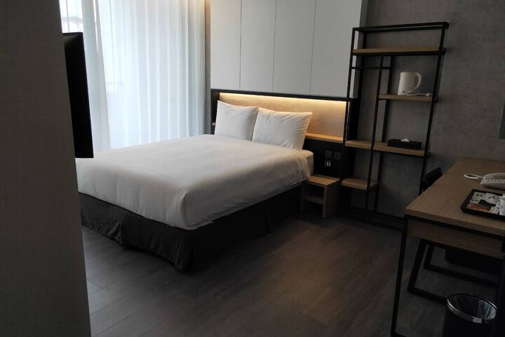 Room 7 of 28