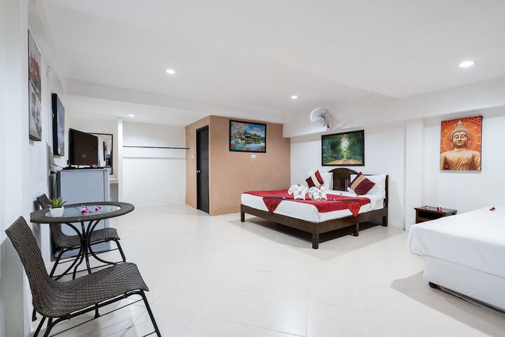 Room 16 of 40