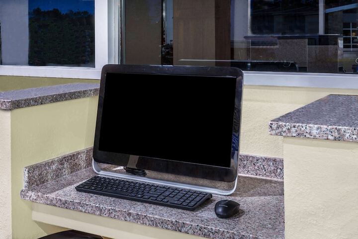 Business Center 33 of 34