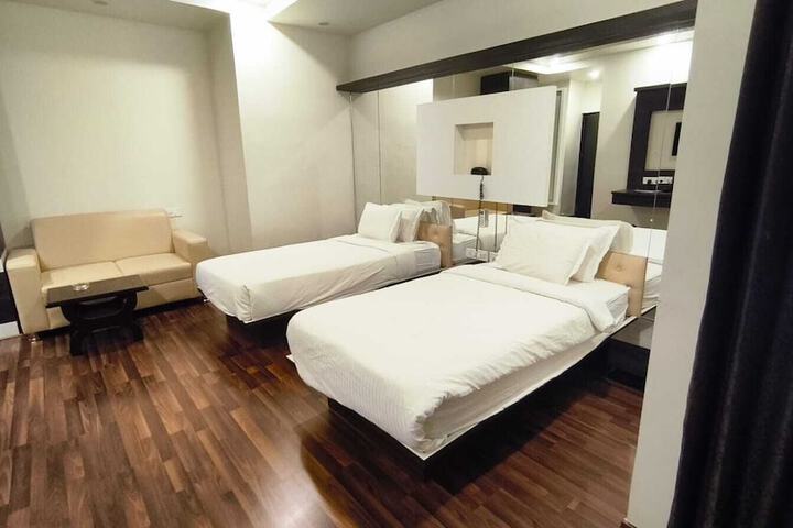 Room 5 of 13
