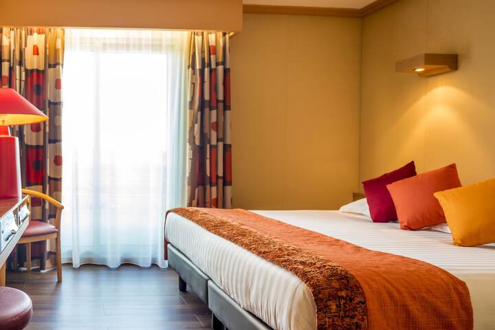 Room 3 of 35