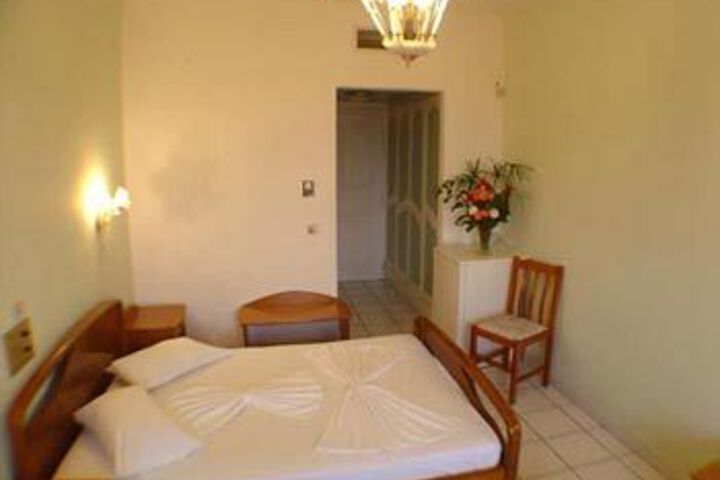 Room 13 of 27