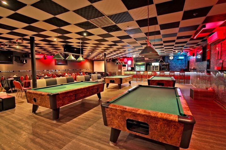 Lounge 76 of 87