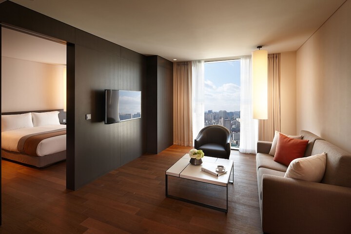 Room 32 of 73