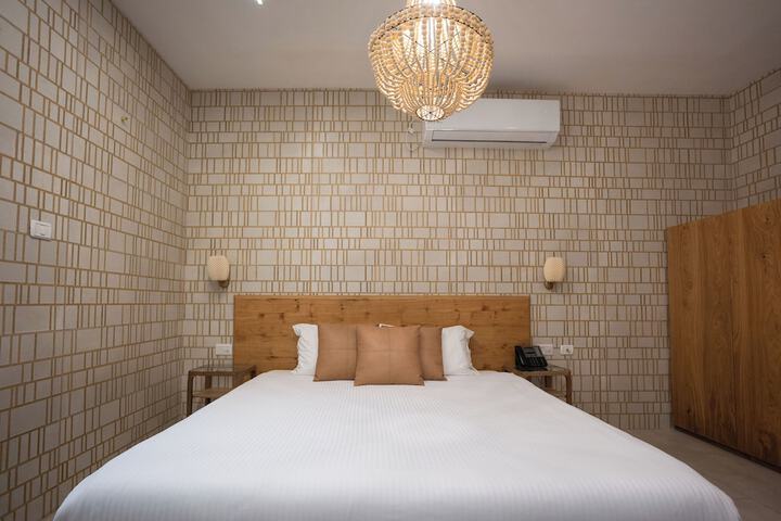 Room 28 of 145