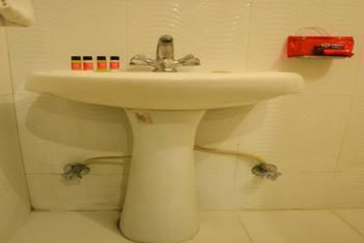 Room 5 of 28