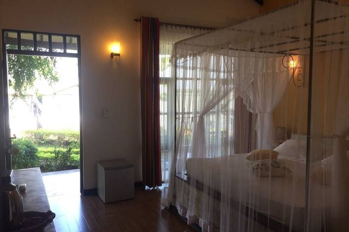 Room 7 of 33