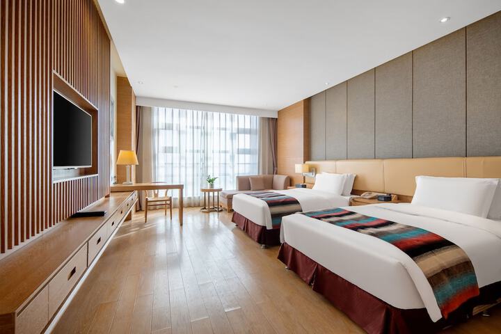 Room 5 of 43