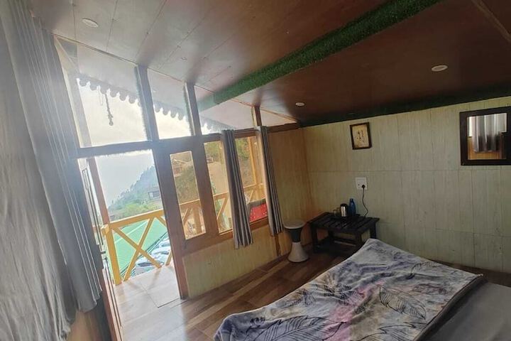 Room 6 of 27