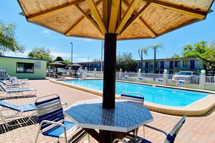 Pool 21 of 26