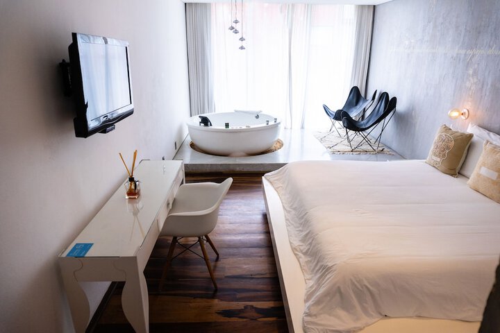 Room 19 of 105