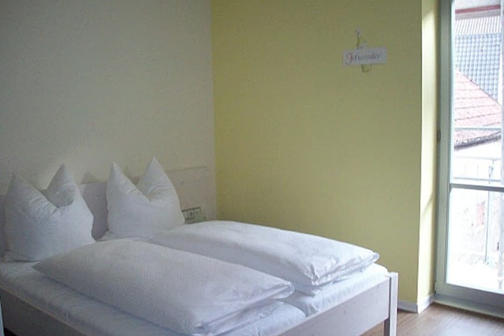 Room 3 of 44