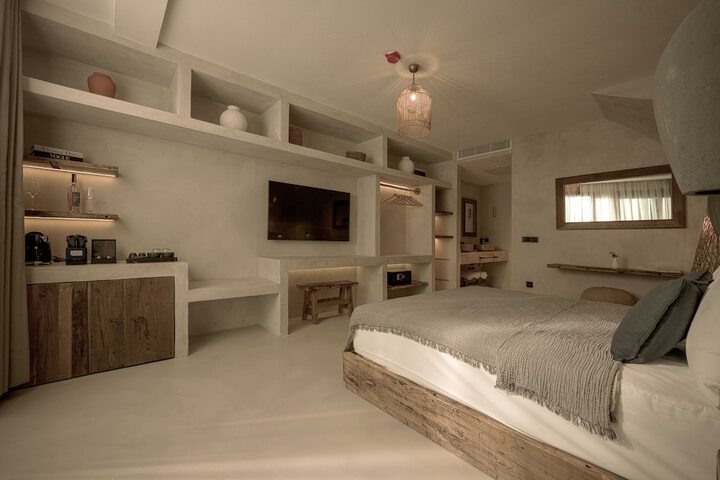 Room 12 of 84