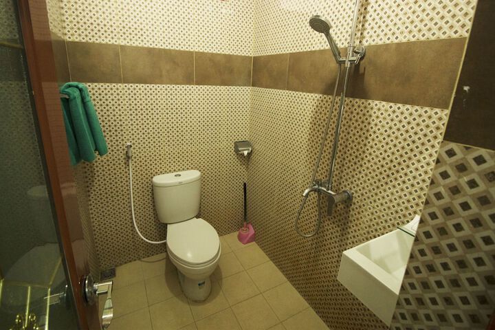 Room 13 of 34
